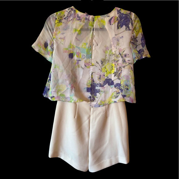 BCBG beautiful romper with open back - Picture 2 of 2